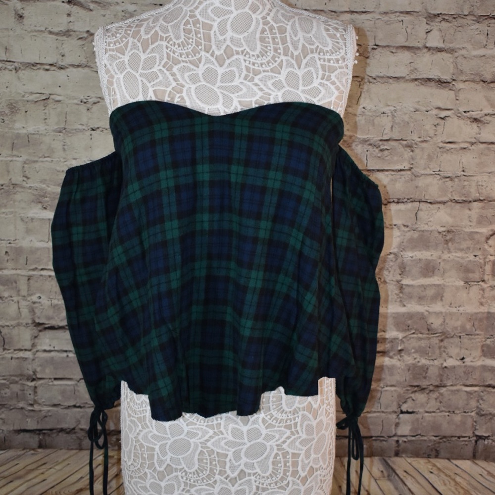 Large Plaid Off Shoulder Top - Picture 3 of 6